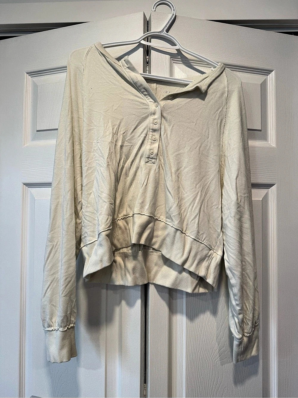 Aerie Long Sleeve Henley in Cream Size Medium